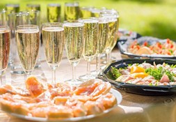 TẠI SAO CHAMPAGNE - VANG NỔ LẠI ĐƯỢC LỰA CHỌN TRONG NHỮNG DỊP LỄ TẾT???